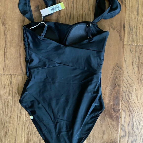 Black summer salt one piece bathing suit - Picture 3 of 4